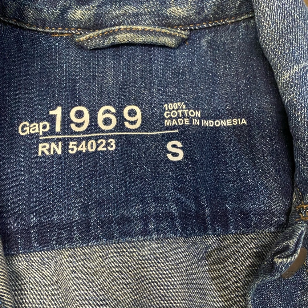 GAP Jean jacket. Size small. - Picture 4 of 6